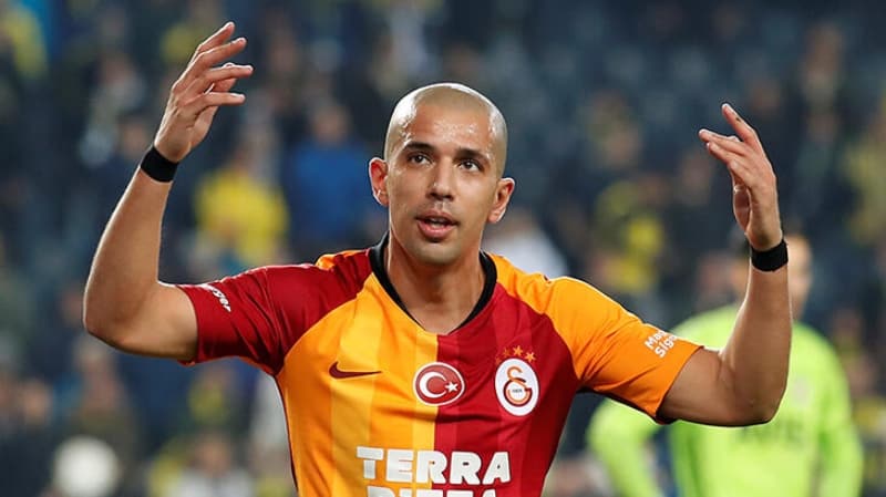 <p>Belhanda'yı Suudi ekipleri Al Hilal ile Al Ittihad'ın uzun bir süredir izlediği biliniyor.Feghouli için de bir başka Suudi takımı, Al Nasr, bir süre önce G.Saray'ın kapısını çalımştı. </p>