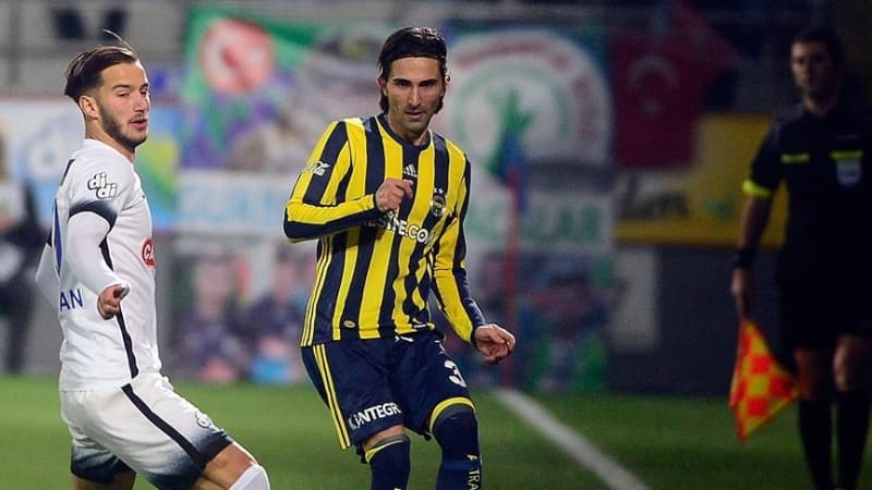 <p>İsmi Galatasaray ve Başakşehir ile anılan milli futbolcuya Almanya'dan da iki teklif olduğu belirtiliyor. </p>