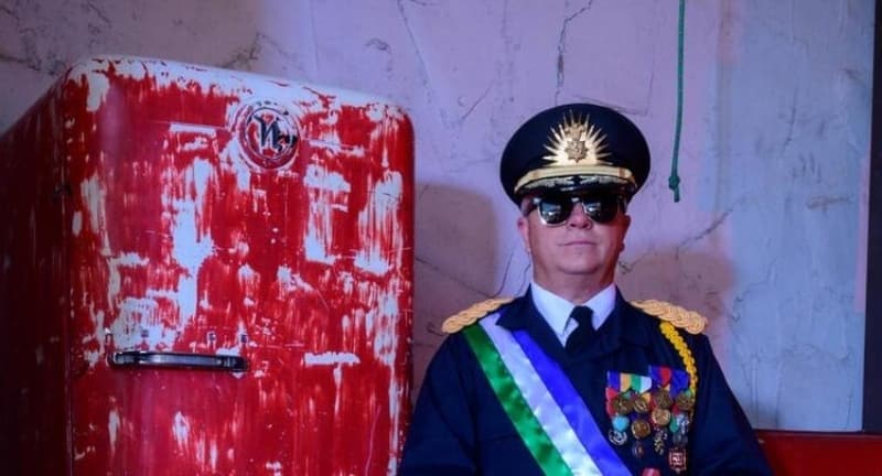 <p>HUTT RİVER PRENSLİĞİ</p><p>Nevada eyaletinde yaşayan Kevin Baugh adındaki ABD vatandaşı, satın alıp 1977 yılında kendi cumhuriyetini ilan ettiği Molosya adını verdiği 25 bin metrekarelik toprakta 'Devlet Başkanı' olarak yaşamını sürdürüyor.<br></p>