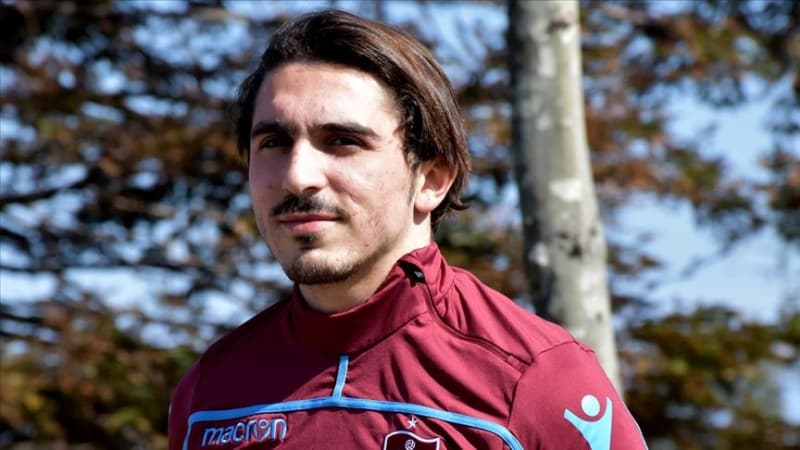 <p>Hatırlanacağı üzere Fırtına'nın patronu sezon başında Abdülkadir için<b> 23 milyon Euro</b>'luk teklifi reddettiklerini açıklamıştı.</p><p><br></p><p>Fanatik</p>