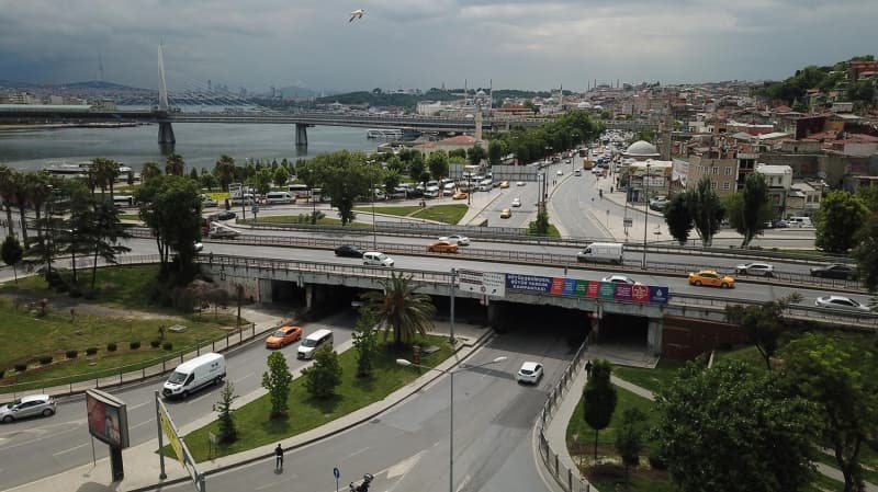 <p>Bu arada �stanbul B�y�k�ehir Belediyesi'nden Unkapan� k�pr�s�yle ilgili 10 Ekim 2019'da a��klama yap�lm��t�.</p>