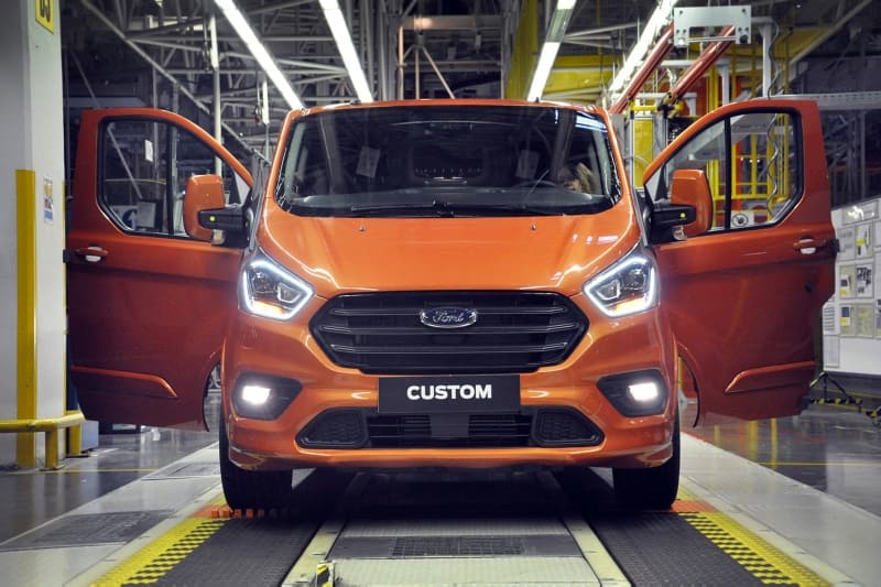 <p>2020    Titanium Plus    Minibs (320L, 8+1, Uzun asi, Bagajl)    2.0L EcoBlue Hibrit 185PS    6 leri Manuel    Dizel    </p><p>296.400 TL<br><br></p><p>2020    Titanium Plus    Minibs (320L, 8+1, Uzun asi, Bagajl)    2.0L EcoBlue 170PS    6 leri Otomatik    Dizel    </p><p>284.300 TL<br><br></p><p>2020    Titanium Plus    Minibs (320L, 8+1, Uzun asi, Bagajl)    2.0L EcoBlue Upgrade 185PS    6 leri Otomatik    Dizel   <span style='font-size: 1.2rem;'>282.800 TL<br><br></span></p><p>2020    Titanium Plus    Minibs (320L, 8+1, Uzun asi)    2.0L EcoBlue 170PS    6 leri Otomatik Dizel  <span style='font-size: 1.2rem;'>287.600 TL</span></p>