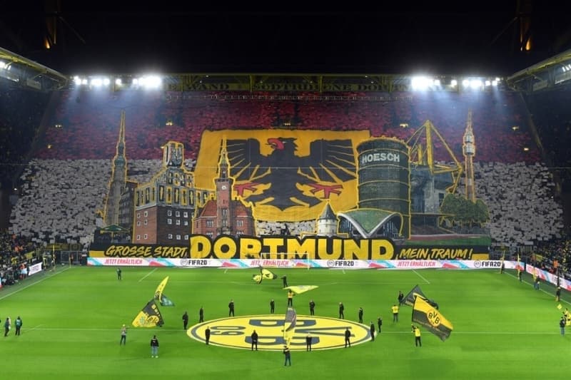 <p>3- Signal Iduna Park, Borussia Dortmund</p>