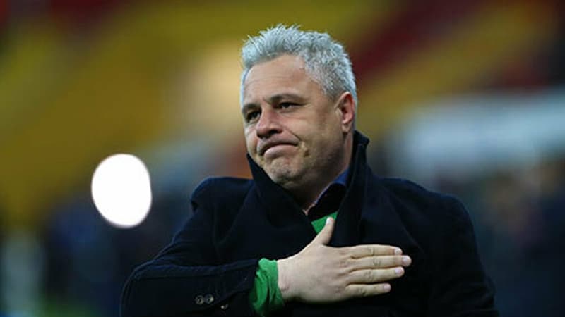 <p><b>BURADA OLAN HERKES BENİM KARDEŞİM</b></p><p>'Hepimiz bir çatı altında toplandık. Herkes evine ekmek götürme derdinde ve burada herkes aynı yola baş koydu. Tek amaç Gaziantep Futbol Kulübü'nün, yani takımlarının başarısı. Benim kimseyle problemim olmaz. Çünkü burada herkes benim kardeşim ve biz bir ekibiz. Futbolcusundan, personeline, sportif direktöründen, yöneticisine herkes burada bir aile. Beraber ağlıyoruz, beraber gülüyoruz. Üzüntülerimizi de sevinçlerimizi de beraber yaşıyoruz. Gaziantep halkını layık olduğu yerlere taşımak ve onlara en iyisini yaşatmak için çalışıyoruz'</p>