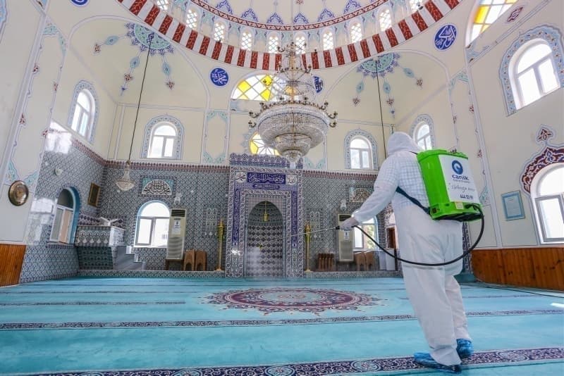 <p><b>ATAŞEHİR'DE CUMA NAMAZI KILINACAK CAMİLER<br></b><p><b><br></b></p></p><p>Ferhatpaşa Mahallesi Heybe Sokak No: 4 Ahmet Efendi Camii</p><p>Mevlana Mahallesi Aksekili Mehmet Uslu Cadde No: 8 Aksekili Mehmet Uslu Camii</p><p>Kayışdağı Mahallesi Uslu Cadde No: 14 Akşemsettin Camii</p><p>Atatürk Mahallesi Şeref Sokak No: 29 A Atatürk Mh. Fevzi Çakmak Camii</p><p>Küçükbakkalköy Mahallesi Kuzu Sokak No: 4 Bağlariçi Camii</p><p>Örnek Mahallesi Mevlana Camii Sokak No: 1 Bayraktar Camii</p><p>İçerenköy Mahallesi Hakkı Erdoğan Sokak No: 1 Birlik Camii</p><p>İçerenköy Mahallesi Yasemin Sokak No: 2 Bostancı Otosanayi Camii</p><p>Yenişehir Mahallesi Kağnıcı Yolu Cadde No: 29 Cihat Camii</p><p>Kayışdağı Mahallesi Kayışdağı Cadde No: 231 A Darulaceze Camii</p><p>Yeni Çamlıca Mahallesi Reşit Paşa Cadde No: 11 A Ebu Hureyre Camii</p><p>Atatürk Mahallesi 3. Cadde No: 6 Emekevler Camii</p><p>Barbaros Mahallesi Mor Sümbül Sokak No: 7 /2B Emlak Konut GYO A.ş. Mescidi</p><p>Esatpaşa Mahallesi Hacılar Cami Sokak No: 6 A Esatpaşa Hacılar Camii</p>