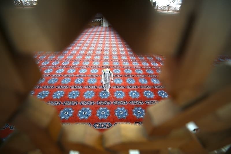 <p><b>BEYLİKDÜZÜ CUMA NAMAZI KILINACAK CAMİLER</b></p><p><b><br></b></p><p>Fatih Sultan Mehmet Camii</p><p>Hz. Ebubekir Camii</p><p>Kavaklı Yeni Camii</p><p>Mevlana Camii</p><p>Hz. Yunus Camii</p><p>Sacit Ateş Camii</p><p>Hz. Ali Camii</p><p>Özkan Acar Camii</p><p>Gürpınar Merkez Camii</p><p>Hz. Hamza Camii</p><p>Osman Hasan Uzun Camii</p><p>Selahaddin Eyyübi Camii</p><p>Halim Kadıoğlu Camii</p><p>Oruçgazi Camii</p><p>Yaşar Cimilli Camii</p><p>İhlas Marmara Evleri Camii</p><p>Hz. Halit Camii</p><p>Hacı Mehmet Peker Camii</p><p>Yakuplu Evlat Camii</p><p>Haramidere San. Camii</p><p>Ehlibeyt Hz. İmam Rıza Cami</p><p>Haticetül Kübra Camii</p><p>Galibi Vakfı Külliyesi</p>