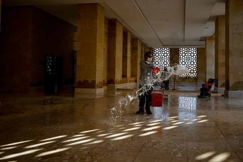 <p><b>BAŞAKŞEHİR CUMA NAMAZI KILINACAK CAMİLER</b></p><p><b><br></b></p><p>Altınşehir Altınşehir Merkez Camii</p><p>Altınşehir Altınşehir Tepe Mh.Eski Camii</p><p>Altınşehir Halililürrahman Camii</p><p>Altınşehir Hz.İbrahim Camii</p><p>Altınşehir Medine Mescidi</p><p>Bahçeşehir 1. Kısım Bahçeşehir Camii</p><p>Bahçeşehir 1. Kısım Ebussuud Efendi Camii</p><p>Bahçeşehir 1. Kısım Hacı Kamil Demiröz Camii</p><p>Bahçeşehir 1. Kısım İskilipli Atıf Hoca Camii</p><p>Bahçeşehir 1. Kısım Kutül Ammare Camii</p><p>Bahçeşehir 2. Kısım Boğazköy Merkez Camii</p><p>Bahçeşehir 2. Kısım Emlak Konut Camii</p><p>Bahçeşehir 2. Kısım Hacı Osman Işıklı Camii</p><p>Bahçeşehir 2. Kısım Hoşdere Camii</p><p>Bahçeşehir 2. Kısım Şehit Mustafa Hasanoğlu Camii</p><p>Bahçeşehir 2. Kısım Yavuz Sultan Selim Camii</p><p>Başakşehir Başak Mh.Ömer Nasuhi Bilmen Camii</p><p>Başakşehir Ensar Camii</p><p>Başakşehir Göçmen Konutları Camii</p><p>Başakşehir Hz.Bilali Habeşi Camii</p><p>Başakşehir Medine Müdafii Fahrettin Paşa Camii</p><p>Başakşehir Mevlana Camii</p><p>Başakşehir Sarı Saltuk Camii</p><p>Başakşehir Selmanı Farisi Camii</p>