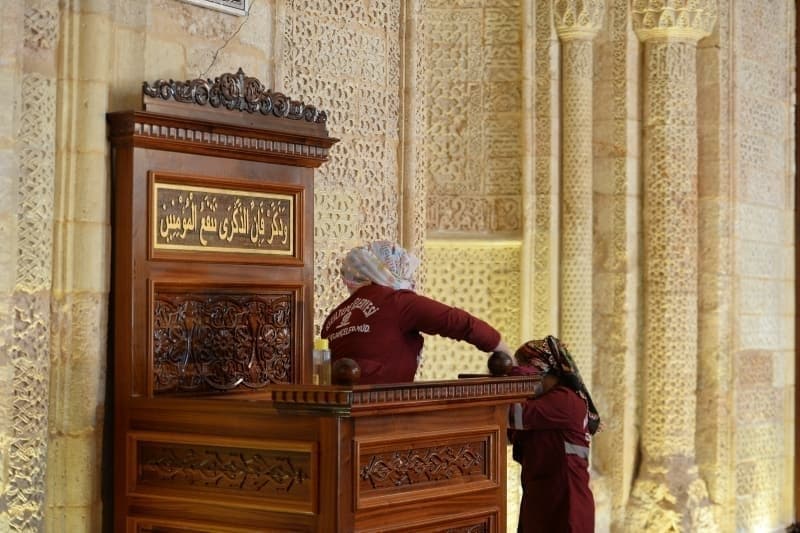 <p>Murat Reis Camii</p><p>Nalçacı Halil Camii</p><p>Namazgah Camii</p><p>Nevnihal Hatun Camii</p><p>Nuri Cıngıllıoğlu Camii</p><p>Ömer Öztürk Camii</p><p>Ömer Sever Camii</p><p>Rasathane Camii</p><p>Ravza Camii</p><p>Sefatepesi Camii</p><p>Selami Ali Efendi Camii</p><p>Selami Ali Fahreddin Tivnikli Camii</p><p>Solaksinan Camii</p><p>Söğütlüçayır Molla Camii</p><p>Şakirin Camii</p><p>Şehit Osman Yılmaz Camii</p><p>Şemsi Sivasi Camii</p><p>Şemsipaşa Camii</p><p>Şeyh Devati Camii</p><p>Şeyh Nevruz Camii</p><p>Şuça Ahmet Paşa Camii</p><p>Şüheda Camii</p><p>Tavaşihasanağa Camii</p><p>Ünalan Mh. Kuba Camii</p><p>Ünalan Mh. Merkez Camii</p><p>Ünalan Mh. Sadıklar Camii</p><p>Ünalan Mh. Ünalan Camii</p><p>Vahdet Camii</p><p>Validei Atik Camii</p><p>Validei Cedid Camii</p><p>Veysel Karani Camii</p><p>Yavuz Selim Camii</p><p>Yavuztürk Aksa Camii</p><p>Yavuztürk Bilali Habeş Camii</p><p>Yavuztürk Fatih Camii</p><p>Yavuztürk Mh. Camii</p><p>Yıldırım Beyazıt Camii</p><p>Gümüşsu Camii</p><p>Beylerbeyi Mehmetağa Camii</p><p>Kirazlıtepe Büyük Camii</p><p>Yeşilbostan Camii</p><p>Kirazlıtepe Hacı Tevfik Karademir Camii</p>