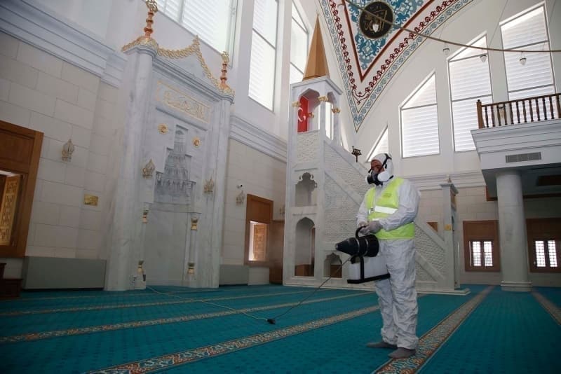 <p><b>KÜÇÜKÇEKMECE CUMA NAMAZI KILINACAK CAMİLER</b></p><p><b><br></b></p><p>Abdüsselam C.</p><p>Altınşehir Orta Mh.Yeni C.</p><p>Atakent Hz.Hamza C.</p><p>Bağlar Beyazıt C.</p><p>Bezirganbahçe Medine C.</p><p>Cennet Mh.C.</p><p>Cennet Mh.Yavuzselim C.</p><p>Çamlıkaltı Mehmet Akif C.</p><p>Darüsselam C.</p><p>Dr.Hasan Yörük C.</p><p>Fatih C.</p><p>Fethiye Hasan Gümüşdağ C.</p><p>Fevzi Çakmak Merkez Camii</p><p>Hacı Fatma Hanım C.</p><p>Hacı Mustafa Güllü C.</p><p>Hafız İhsan Ve Hacı Şükran Ozokur C.</p><p>Halkalı Gültepe C.</p><p>Halkalı İbadullah C.</p><p>Halkalı Kavaklı Mescidi</p><p>Halkalı Merkez C.</p><p>Halkalı Taştepe C.</p><p>Halkalı Yenidoğan C.</p><p>Hayati Üstün C.</p><p>Hz.Ali C.</p><p>Hz.Bilali Habeşi Mescidi</p><p>Hz.Ebubekir C.</p><p>Hz.Halit C.</p><p>Hz.Osman C.</p><p>İçkumsal C.</p><p>İkitelli İett Garajı Mescidi</p><p>İkitelli Mehmet Akif Mh.Ulu C.</p><p>İkitelli Parseller Merkez C.</p><p>İkitelli Şenevler C.</p><p>İmamı Azam C.</p><p>İnönü Mh.Akşemsettin C.</p><p>İnönü Mh.Maslak Çeşme Ulu C.</p><p>İnönü Mh.Yeşil C.</p><p>Kanarya Hz.Ebubekir Mescidi</p><p>Kanarya Mareşal Fevzi Çakmak C.</p><p>Kanarya Merkez C.</p><p>Kanarya Mh. Gazze C.</p><p>Kanarya Taşocakları Ulu C.</p><p>Kanarya Yunus Emre C.</p><p>Komsanüstü Tellibaba C.</p><p>Konutbirlik Ehli Beyt C.</p><p>Kuledibi Mevlana C.</p><p>Marmara Sanayi Sitesi C.</p><p>Nükleer Araştırma Merkezi C.</p><p>Penyelüks C.</p><p>Poliseğitim Merkez C.</p><p>Rukiye Hatun C.</p><p>Saadet Abdik C.</p><p>Sabire Aydın Mescidi</p><p>Sefaköy Bektaşoğlu C.</p><p>Sefaköy Çarşı C.</p><p>Sefaköy Fevzi Çakmak Merkez C.</p><p>Sefaköy Gültepe C.</p><p>Sefaköy Gültepe Fatih C.</p><p>Sefaköy İş Merkezi Mescidi</p><p>Sefaköy Kartaltepe C.</p><p>Sefaköy Merkez C.</p><p>Sefaköy Siteler C.</p><p>Seyrekevler Seyran C.</p><p>Soğuksu Evliya Barutcugil C.</p><p>Sögütlüçeşme Akşemsettin C.</p><p>Söğütlü Çeşme Fatih C.</p><p>Söğütlü Çeşme Yeni C.</p><p>Söğütlü Çeşme Yeşil C.</p><p>Sultan Murat Merkez C.</p><p>Süleyman Çetinsaya C.</p><p>Şehit Halil İbrahim Yıldırım C.</p><p>Şevki Korkmaz C.</p><p>Takva Mescidi</p><p>Tema İstanbul C.</p><p>Tepeüstü Tevhit C.</p><p>Tevfikbey Mh.Çınar C.</p><p>Toki Merkez C.</p><p>Toplukonut Eda C.</p><p>Toplukonut Hacı Ömer Çetinsaya C.</p><p>Uhuvvet C.</p><p>Yarımburgaz C.</p><p>Yeşilova Aliosman C.</p><p>Yeşilova Merkez C.</p><p>Yıldız C.</p><p>Belediye Mescidi</p><p>Fetih C.</p><p>Halkalı Bezirgan Bahçe C.</p><p>Halkalı Yıldız Pasajı Mescidi</p><p>Hz.Ömer C.</p><p>İkitelli Atatürk Mh.Hicret C.</p><p>İkitelli İhlas Mescidi</p><p>İkitelli Mehmet Akif Ersoy C.</p><p>İkitelli Şahinler Mescidi</p><p>Medine Mescidi</p><p>Mehmet Akif Hastanesi Mescidi</p><p>Merve C.</p><p>Müftü Halit Korkusuz Mescidi</p><p>Sarayaltı Arafat C.</p><p>Sefaköy Bayraktar C.</p><p>Sefaköy Tevfikbey Mh.C.</p><p>Seyyidler Mescidi</p>