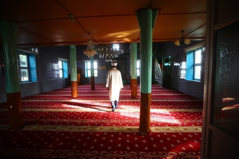 <p><b>ÜSKÜDAR CUMA NAMAZI KILINACAK CAMİLER</b></p><p><b><br></b></p><p>Abdullah Camii</p><p>Abdurrahman Soyak Camii</p><p>Akabe Camii</p><p>Altunizade Camii</p><p>Altunizade Erzurum Sitesi Camii</p><p>Alvarlızade H.Seyfettin Efendi Camii</p><p>Arakiyeci Hacı Caferağa Camii</p><p>Aşçıbaşı Mehmet Efendi Camii</p><p>Aziz Mahmeut Hüdai Camii</p><p>Bağlarbaşı Camii</p><p>Bağlarbaşı Huzur Camii</p><p>Bahçelievler Celil Camii</p><p>Barbaros Camii</p><p>Beylerbeyi Abdullahağa Camii</p><p>Beylerbeyi Hamidi Evvel Camii</p><p>Bilali Habeşi Camii</p><p>Bulgurlu Bayrampaşa Camii</p><p>Bulgurlu Fatih Camii</p><p>Büyük Çamlıca Camii</p><p>Büyük Selimiye Camii</p><p>Cennet Camii</p><p>Cevri Kalfa Camii</p><p>Çakırca Hasanpaşa Camii</p><p>Çilehane Camii</p><p>Çinili Camii</p><p>Defterdar Tahirefendi Camii</p><p>Divitçiler Camii</p><p>Fatmahatun Camii</p><p>Fenai Ali Efendi Camii</p><p>Ferah Mh. Merkez Camii</p><p>Ferah Mh.Yeni Camii</p><p>Fevziye Hatun Camii</p><p>Gazneli Mahmud Camii</p><p>Goncagül Camii</p><p>Güzeltepe Birlik Camii</p><p>Güzide Hatun Camii</p><p>Hacı Emin Yıldırım Camii</p><p>Hacı Mehmetali Öztürk Camii</p><p>Hacı Mustafa Bedel Efendi Camii</p><p>Hacı Nuri Topbaş Camii</p><p>Hamdullahpaşa Camii</p><p>Harem Otogar Mescidi</p><p>Hasan Uzun Camii</p><p>Hz. Ali Camii</p><p>Hz. Ali Gamame Camii</p><p>Hz. Ebubekir Camii</p><p>Hz. Hamza Camii</p><p>Hz. Ömer Camii</p><p>İhsaniye Camii</p><p>İmamı Azam Camii</p><p>İmrahor Camii</p><p>Kandilli Camii</p><p>Kandilli Parakendeler Camii</p><p>Karadavutpaşa Camii</p><p>Kartalbaba Camii</p><p>Kısıklı Abdullahağa Camii</p><p>Koru Camii</p><p>Kotku Camii</p><p>Küçük Çamlıca Subaşı Camii</p><p>Küçük Namazgah Camii</p><p>Küçük Selimiye Çiçekci Camii</p><p>Küçüksu Bahçelievler Camii</p><p>Küplüce Camii</p><p>Marmara Üniversitesi İlahiyat Fakültesi Camii</p><p>Mihrimah Sultan (İskele) Camii</p><p>Mirzazade Camii</p><p>Muhammet Cami</p>