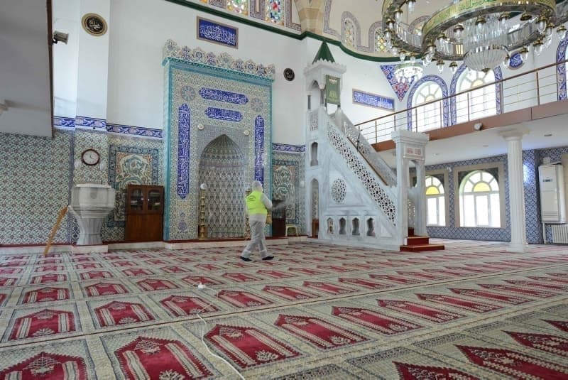 <p><b>SULTANGAZİ CUMA NAMAZI KILINACAK CAMİLER</b></p><p><b><br></b></p><p>Sultançiftliği Merkez Camii</p><p>Cebeci Camii</p><p>Cebeci Birlik Camii</p><p>Çimen Camii</p><p>Gazi Mahallesi Mevlana C</p><p>Göztepe Yeni Camii</p><p>Habipler Mahallesi Camii</p><p>Hz. Ali Camii</p><p>Kanuni Sultan Süleyman C</p><p>Marangozlar Sitesi Camii</p><p>Mehmet Akif Ersoy C</p><p>Mescidi Selam Camii</p><p>Siteler Camii</p><p>Sultan Camii</p><p>Sultançiftliği Hayırlıoğlu C</p><p>S.Çiftliği Veysel Karani C.</p><p>Ulu Camii</p><p>Yavuz Sultan Selim Camii</p><p>Halife Hz.Ebu Bekir CamiiYayla Mahallesi Camii</p><p>Yeşiltepe Camii</p>