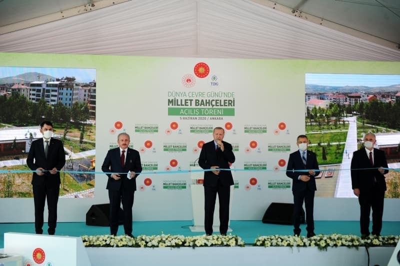 <p><b>ILISU BARAJI'NA VEYSEL EROĞLU'NUN ADI VERİLDİ</b></p><p><b><br></b></p><p>-Bugün 2023 hedeflerimize ulaşma konusunda düne göre çok daha ümit varız. 2053 ve 2071 vizyonları için sadece söylemde değil fiili ve fiziki olarak ihtiyacımız olan başarıları çok yakın bir zamanda gerçekleştireceğimizi görüyoruz. </p>