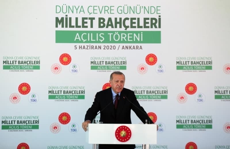 <p>Ülkemize eser kazandırmaya devam edeceğiz. Yüksek kapasiteli hastaneler kazandırdık bununla kalmadık Ilısu Barajı gibi dev bir eseri hizmete açtık. Ve Ilısu Barajı'na da Veysel Eroğlu'nun adını verdik.</p>