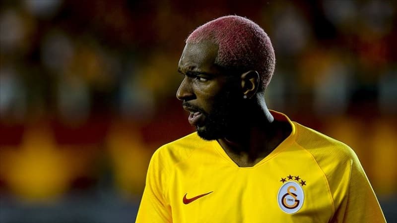 <p>2 sene daha s�zle�mesi bulunan 33 ya��ndaki futbolcuya toplamda s�zle�me s�resi boyunca 5 milyon euro �demek zorunda olan sar�-k�rm�z�l�lar, bu futbolcudan bonservis geliri elde etmemeyi bile g�ze ald�.</p>