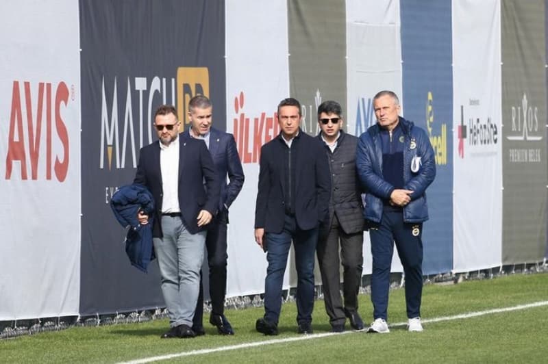 <p>Fotomaç'ın haberine göre dünyanın dört bir yanından oyuncu takibini sürdüren Fenerbahçe'nin transfer hedefindeki isimlerden biri daha ortaya çıktı.</p>