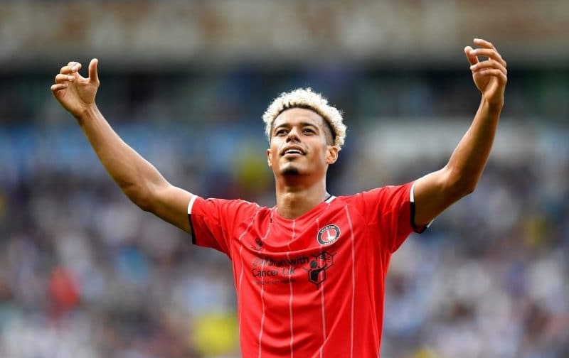 <p>Charlton kariyerim boyunca iyi izler bırakmak, arkadaşlarımı ve yöneticilerimi iyi hatırlamak istiyorum.' dedi..</p>