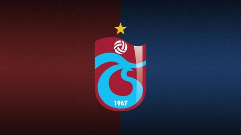 <p><b>TRABZONSPOR'DAN SRPRZ TRANSFER </b></p><p>Sper Lig'de 2019-20 sezonunu zirvede tamamlamak adna takm antrenmanlarn srdren Trabzonspor, nmzdeki sezonun kadrosu adna da transfer almalar yrtyor.</p>