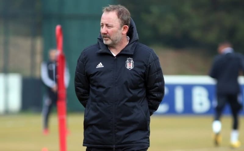 <p>ift kale malar ve taktik almalarda eitli denemeler yapan Yaln’n, Gven Yaln’a forma vermeyi dnd belirlendi.</p>