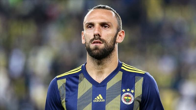 <p>Başta Tottenham olmak üzere çok sayıda talip olan Vedat Muriç’te elini çabuk tutan Lazio’nun mutlu sona ulaştığı vurgulandı.</p>
