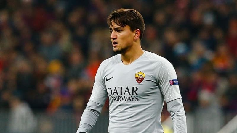 <p>2017 yılında <b>15 milyon Euro </b>bedelle Roma'ya transfer olan Cengiz Ünder bu sezon şanssız sakatlıklar yaşasa da <b>20 maçta </b>forma giyip <b>3 gol </b>atma başarısı göstermişti.</p><p><br></p><p>Fanatik</p>