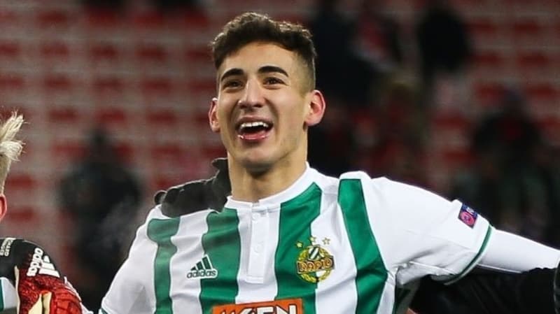 <p>�u anda g�r�nen o ki, her iki kul�p de transferde kiral�k teklifi �zerinde duruyor. Aktar�lanlara g�re �stanbul'un iki devi de Sassuolo'ya tekliflerini sundu.'</p>