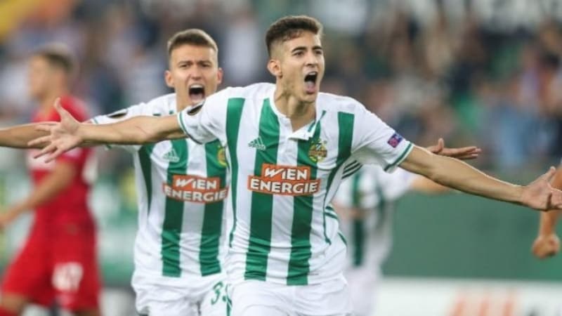 <p>Tercih edilmesi halinde sa� ileride, stoperde de oynayabilen Mert M�ld�r, �ift ayakl� �zelli�iyle dikkat �ekiyor.</p>