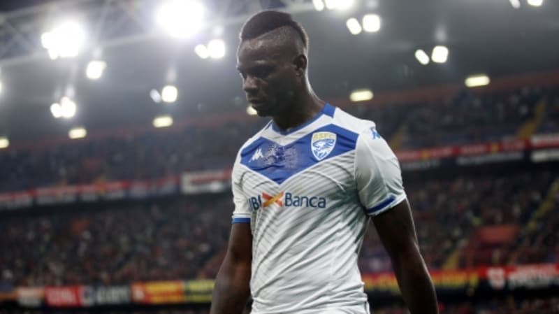 <p><b>'NE KADAR BAĞLI OLACAK?'</b></p><p>'İyi midir Balotelli? İyidir. Futbolculuğuna kimsenin itirazı yok ama ne kadar Galatasaray'ın menfaatlerine yakın hareket edecek, ne kadar takımın içinde kalacak, ne kadar tutkuyla bağlı olacak? İşin bu tarafı da var.'</p>