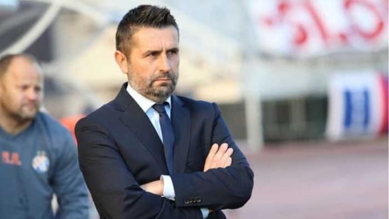 <p>Fenerbah�e'nin elinde 3 teknik direkt�r ismi kald�. Nenad Bjelica, listedeki tek yabanc�.</p>