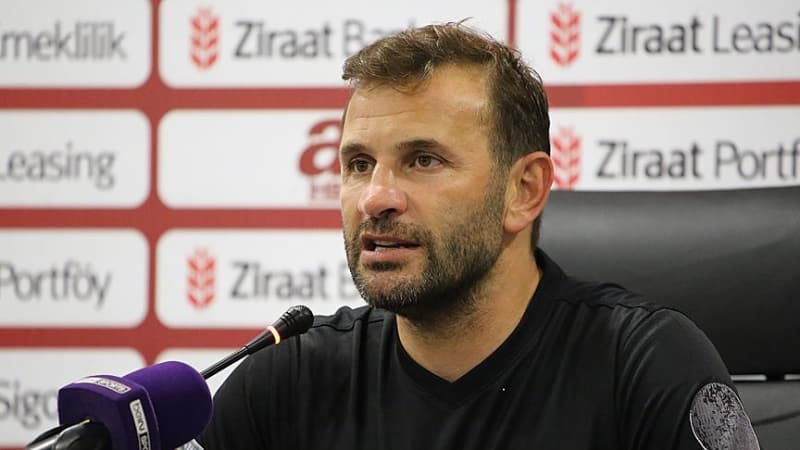 <p>Buruk'un kariyer planlamas�nda en az 2 sezon daha Medipol Ba�ak�ehir'de kalmak oldu�u ifade edildi.</p>