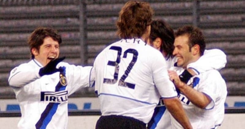 <p>Emre Bel�zo�lu ile hem Galatasaray hem Inter'den tak�m arkada�� olan Buruk, sar�-lacivertlilerin gelecekteki sportif direkt�r� taraf�ndan �srarla teknik direkt�rl�k pozisyonu i�in istendi.</p>