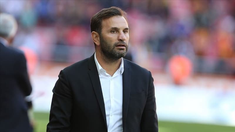 <p>Okan Buruk, Emre Bel�zo�lu'nun �srarl� tutumuna ra�men teklifi kabul etmedi.</p>