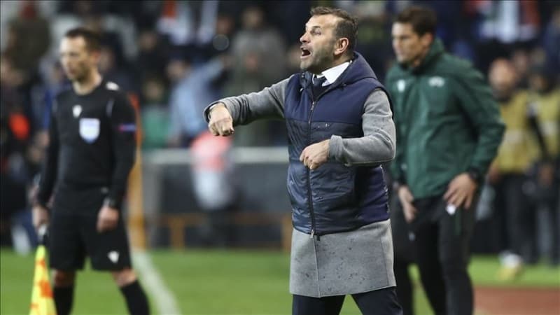 <p>Galatasaray alt yap�s�ndan yeti�en ve sar�-k�rm�z�l� ekibin tarihi zaferler kazand��� 1996- 2000 tak�m�n�n da en �nemli par�alar�ndan olan Okan Buruk sar�-k�rm�z�l� forma ile kariyerinde 280 ma�a ��karken 40 gol at�p 48 kez de asiste imza att�.</p>