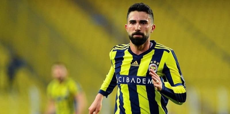 <p>Sezon sonunda; sarı-lacivertlilerdeki 8. yılını tamamlayacak HAK, Çubuklu forma altında; 1 Süper Lig, 1 de Ziraat Türkiye Kupası sevinci yaşamayı başardı.</p><p><br></p><p>Asist Analiz</p>