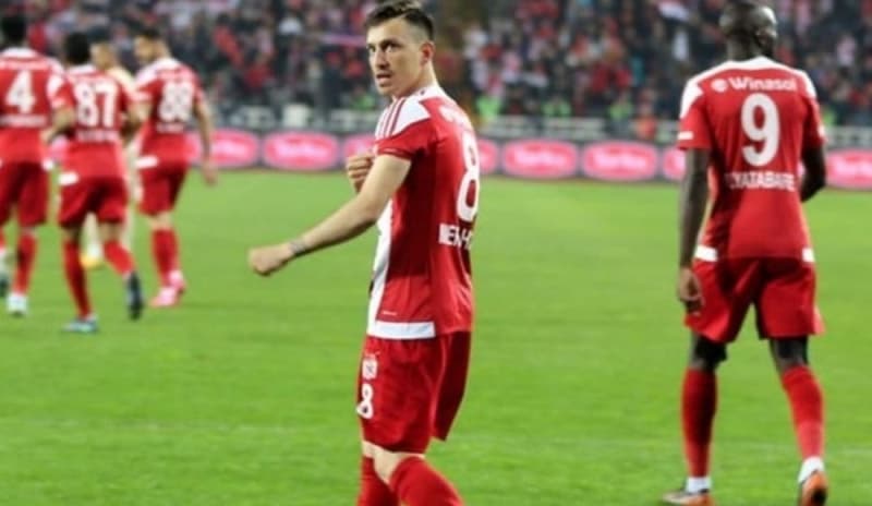 <p>Kendi b�t�emize g�re oyuncular alaca��z, ayn� �ekilde devam edece�iz. Bizim �ok b�y�k b�t�emiz olsayd�, devre aras� 3-4 oyuncu al�rd�k ve �ampiyonlu�u garantilemi� olurduk.' a��klamas�n� yapt�.</p>