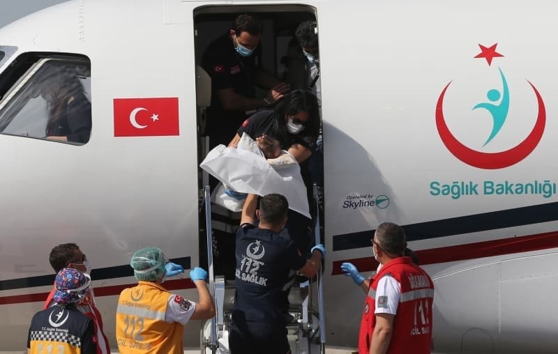 <p>Bu süreçte bebeklerin durumundan haberdar olan bir Türk iş adamı, Pakistanlı iş ortağı ile 1,5 milyon poundu bulan ameliyat masraflarının tamamını üstlendi.</p>