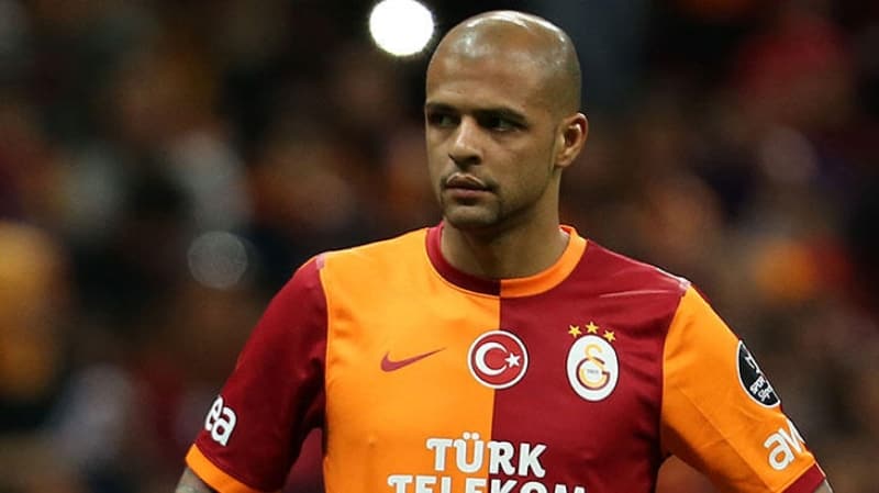 <p><b>'U ANDA 80 MLYON EURO EDERDM'</b></p><p>Juventus, Fiorentina'dayken benim 25 milyon euroluk serbest kalma bedelimi dedi ve transfer etti. Bugn iler farkl, insanlar 30-40-50 milyon euro dyor. 25 yandaki o Felipe Melo u anda olsa, 80 milyon euro ederdim. Gl, defansif olarak iyi ve hareketli bir oyuncuydum.</p>