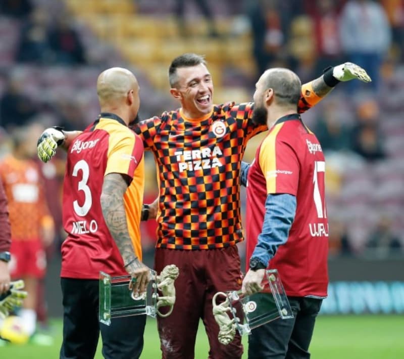 <p><b>'TRK FUTBOLUNDAK EN Y BREZLYALI OLDUM'</b></p>