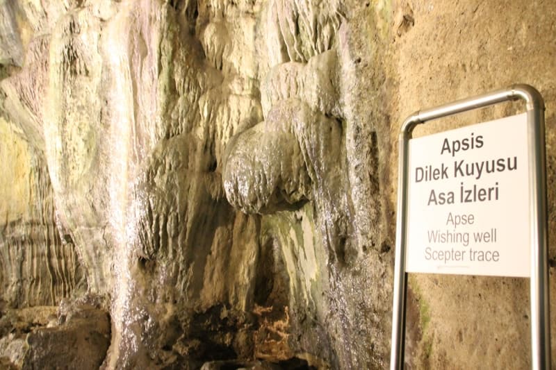 <p>Açılışı ertelenen yerlerin içerisinde Cehennemağzı Mağaralarının da olduğunu hatırlatan Mercan, 'Mağaralarımızda her türlü önlemi aldık. Talimat geldiğinde Cehennemağzı Mağaralarını yerli ve yabancı turistin ziyaretine açacağız. Bilindiği gibi mağaralar din turizmi açısından dünyaya hitap eden bir yerdir. Yine bu doğrultuda Ereğli Müzemiz ise yerli ve yabancı turistlerin ziyaretine açılmıştır.' dedi.</p>