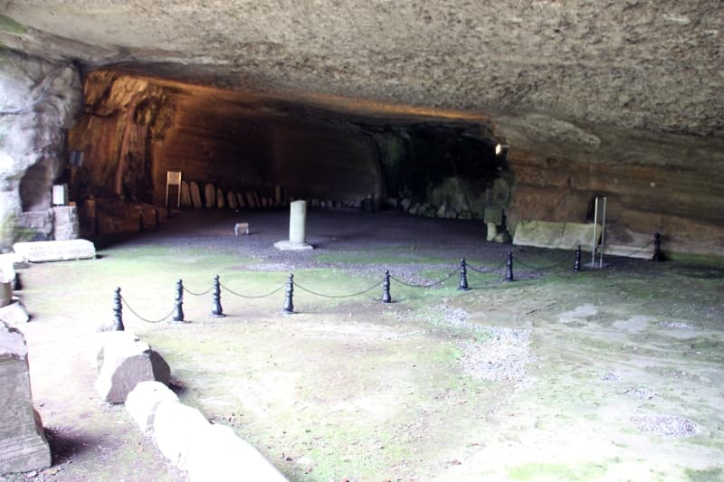 <p>Kovid-19 salgını nedeniyle bir süredir sessizliğe bürünen ve gerekli tedbirler alınan mağaralar, ziyaretçilerini ağırlayacağı günü bekliyor.</p>