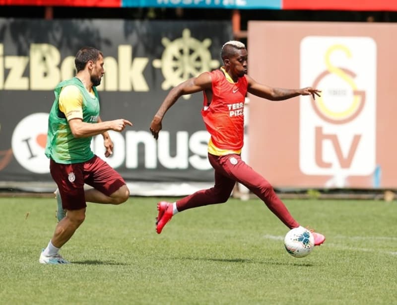 <p>leri lde <b>Feghouli, Falcao ve Onyekuru</b>’yu kullanacak olan Terim, orta sahada <b>Lemina, Seri ve Belhanda</b> lsne ans tanyacak. </p>