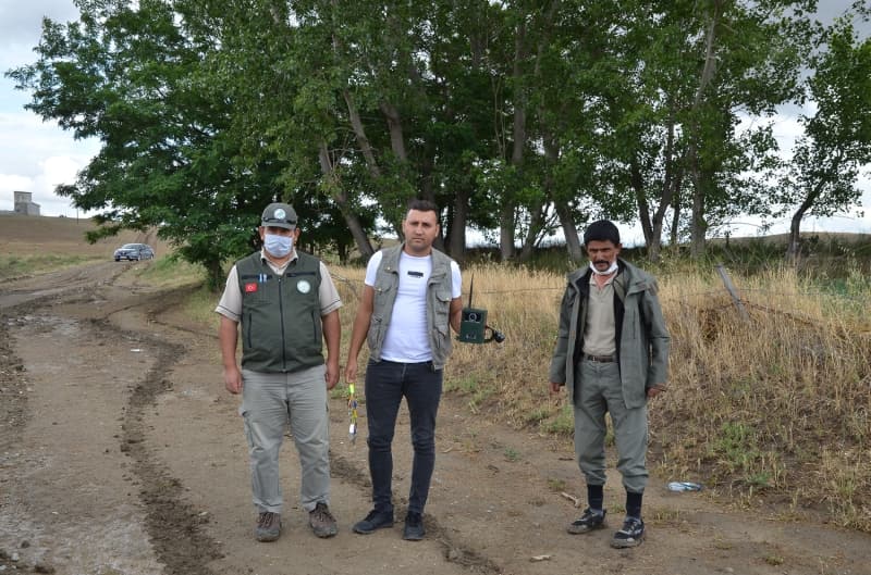 <p>Köy muhtarı Hasan Durak da bölgede yürütülen çalışmalar için teşekkür ederek, 'Burada gezen hayvan neyse inşallah en kısa sürede bulunup, yakalanır. Devletimize yardımları için teşekkür ederiz.' dedi.</p>