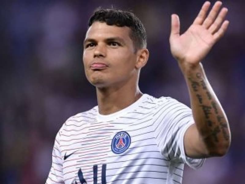 <p><b>FLA� S�ZLER!</b></p><p>T�berk�loz oldu�umda bana kap�lar�n� a�m��lard�. Bunun i�in hala sonsuz minnet duyuyorum ama Avrupa'da ger�ekle�tirmek istedi�im hedeflerim var' ifadelerini kulland�.<b><br></b></p>