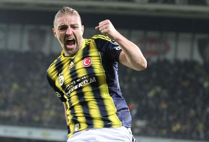 <p><b>FENERBAHÇE DE PUSUDA BEKLİYOR...</b></p><p><br></p><p>Caner Erkin'e eski takımı Fenerbahçe'nin de ilgisi biliniyor.</p>