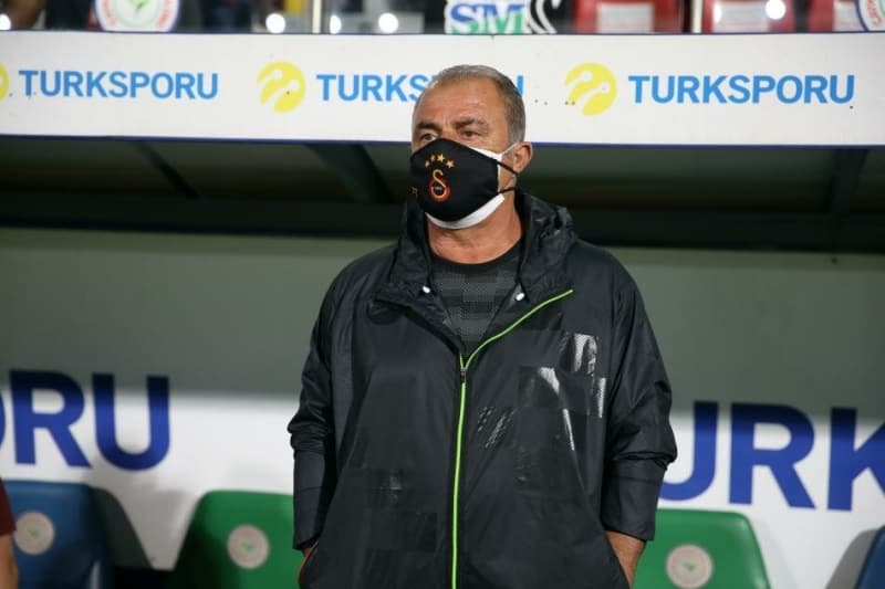 <p><b>FATİH TERİM KONUŞTU</b></p><p>Galatasaray Teknik Direktörü Fatih Terim, Rizespor'a 2-0 mağlup oldukları maçın ardından açıklamalarda bulundu ve hakem yönetimine tepki gösterirken, takımın oynadığı futbolu da beğenmediğini söyledi. İşte Fatih Terim'in sözleri...</p>