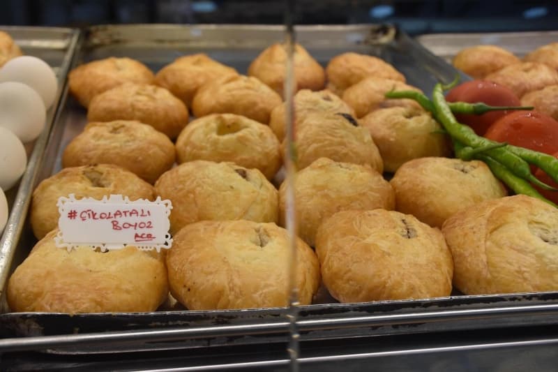 <p>Acar, boyozun vazgeçilmezinin ise yumurta olduğunu dile getirerek, ürünü, güne zinde başlamak isteyenlere yumurta ve çayla sunduklarını kaydetti.<br></p>