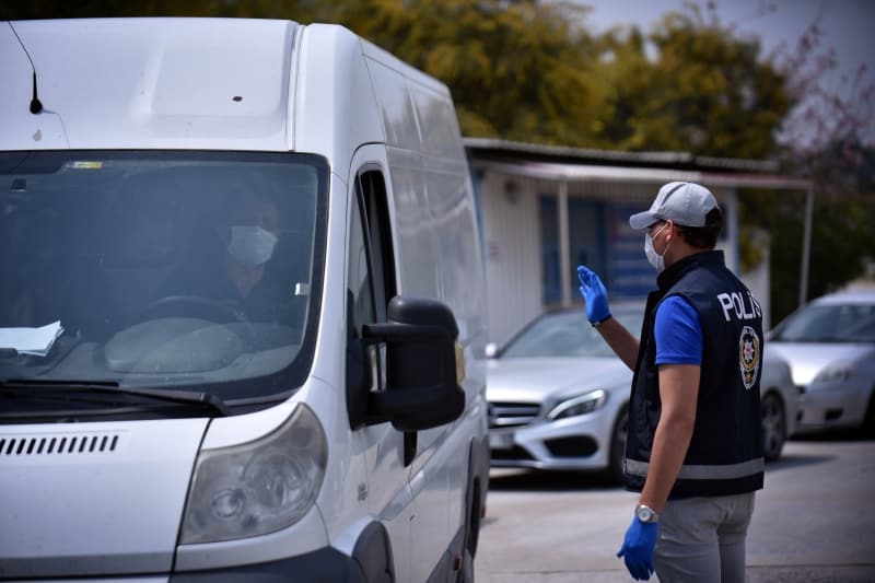 <p><b>VAN</b></p><p><br></p><p>Van Valili�i, kentte her t�rl� toplu faaliyet, hareket, g�steri ve organizasyon gibi etkinliklerin k�s�tland���n� duyurdu. Yasaklar�n ne zamana kadar devam edece�i ise belirtilmedi.</p>