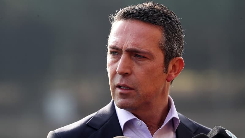 <p><b>PREST�J�N DE�ER� �L��LMEZ</b></p><p>EuroLeague �ampiyonlu�unun geliri 1 milyon ama getirece�i prestijin de�erini kimse �l�emez. �n�allah bu �ekilde devam edece�iz ama genel spor ekonomisine bakt���m�zda, 19-20 sezonunun kalan ma�lar�n�n tek ayakl�, n�tr bir sahada oynanmas� konu�uluyor. 20-21 sezonu Avrupa Kupas� playoff ma�lar�n�n tek ma�, kurayla kimin sahas�nda oynanaca��n�n belirlenece�i belirtiliyor.</p>