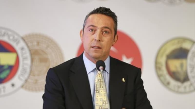 <p><b>MAA� KONUSU G�NDEME GELD�</b></p><p>Oyuncular�m�zla maa� konusunu ge�en �ar�amba g�n� g�ndeme getirdik. Herkes kendi i� d�nyas�nda bir sonuca varmal�. Oturduk, �al��t�k, oyuncular�m�za sunduk. 19-20'de kesin kaybettiklerimiz var, bununla beraber lig tamamlanacak m�, tamamlanmayacak m�, bir k�sm� seyircili mi olacak, kaybedilecek de�erleri de hesaplamak zor.</p>