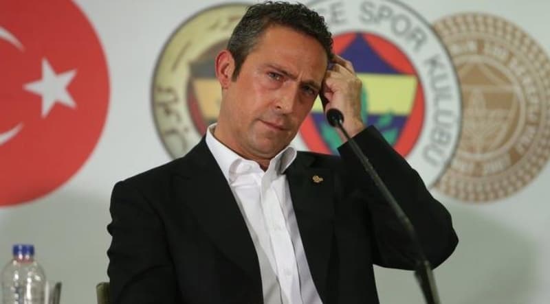 <p><b>AMAT�RLER �NCEDEN DE SORUNLUYDU</b></p><p>Amat�rler pandemi �ncesi bile s�k�nt�l�yd�, kad�n basketbolunda EuroLeague'in devam edip etmeyece�i belli de�il ki en iyi 5'teki iki ki�iyle, en iyi hoca bizdeydi. Hocam�z� tuttuk. Ge�en sene de iyi kadro yapt�k, bu sene de iyi kadro yapt�k ve y�zde 35 daha d���k maliyeti vard�. 5 bran��m�z�n 3'� iyi durumda. Bizim i�in say�n Cumhurba�kan�m�z�n ba�latm�� oldu�u, bana g�re spor i�in devrimsel olan stopaj konusu vard�. Futbolda harcad���m�z�n stopaj� amat�r sporlar i�in iade ediliyordu ve bu bizi �ok rahatlat�yordu, olmazsa olmaz�m�zd�. Ne yaz�k ki bu sistemde ocak ay�nda yeniden yap�lanmaya gidece�iz dendi, aradan 6 ay ge�ti, ne oldu�u belli de�il. Tam 7 g�nde geri al�yorduk, �imdi ne olacak, bilmiyoruz. �ok g�zel i�leyen bir sistemin bozulmas�na neden oldu bir karar. THY, Vak�fbank, Ziraat Bankas�, Halkbank gibi �irket tak�mlar�yla m�cadele etmemiz zor bizim.</p>