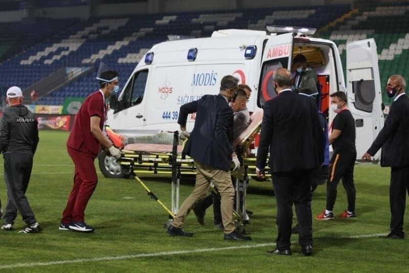 <p>Yakla��k 2 saat s�ren bir operasyondu. Umar�m her �ey yolunda gider ve m�mk�n olan en k�sa s�rede sahalara d�nebilirim.</p>